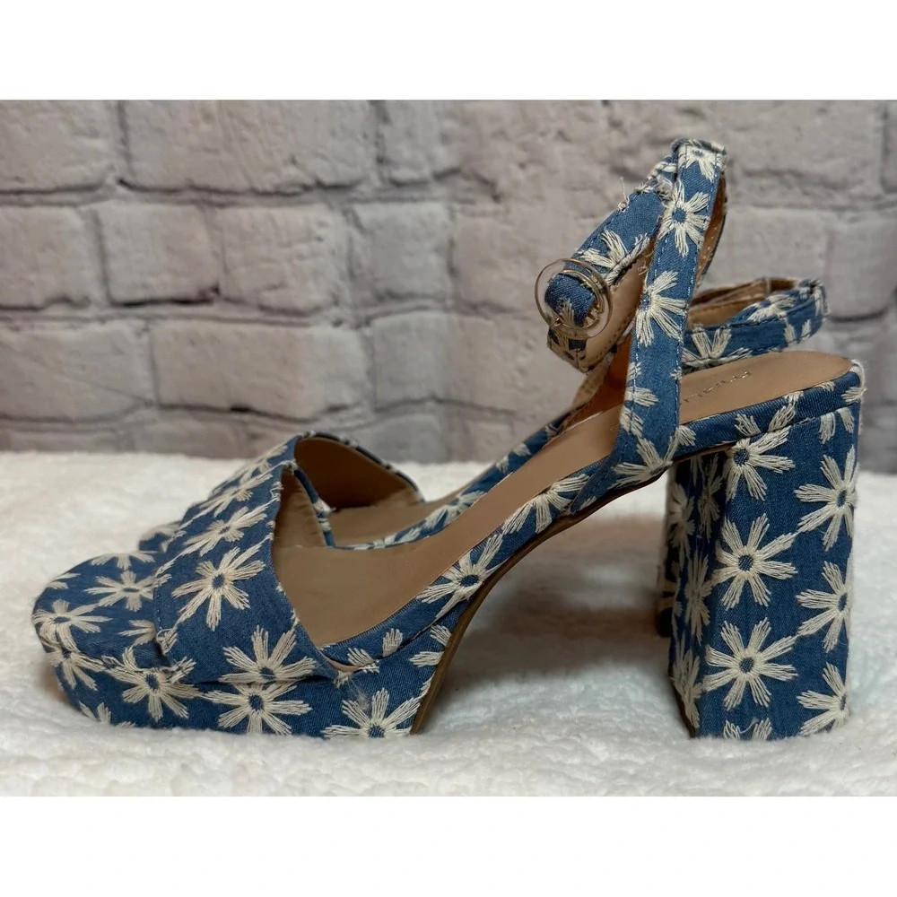 Maurices Natalie Blue Denim Daisy Embroidered Platform Block Heel Sandals 7M